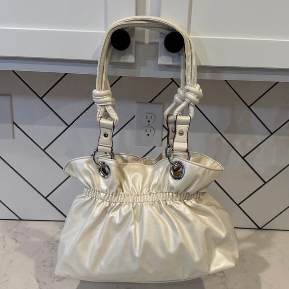 Vintage XOXO Y2K faux leather shoulder hobo bag knotted handles shimmery white - Picture 6 of 16